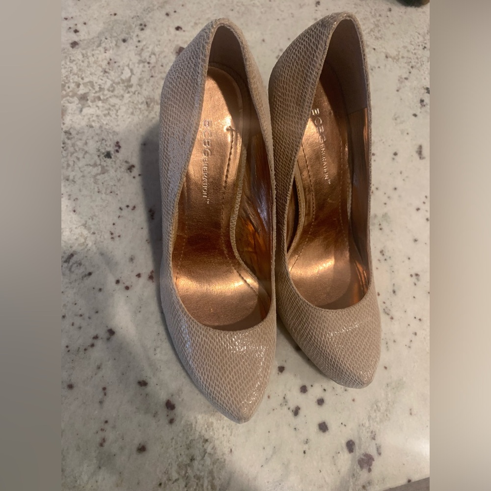 BCBG Pumps/Heel